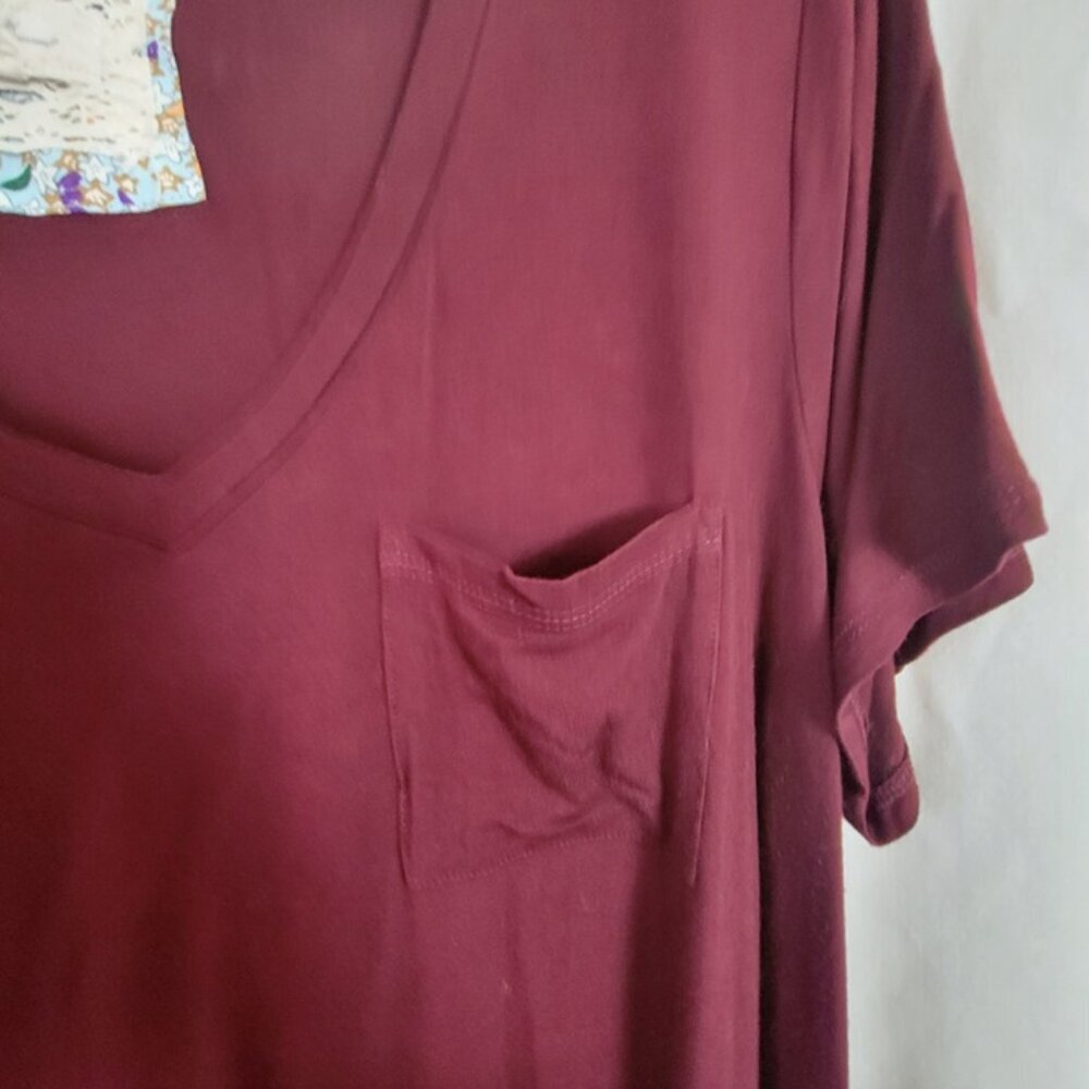 Cupio T-shirt Burgundy V-neck hi-low 1X Plus business casual stretch relaxed - Picture 4 of 10